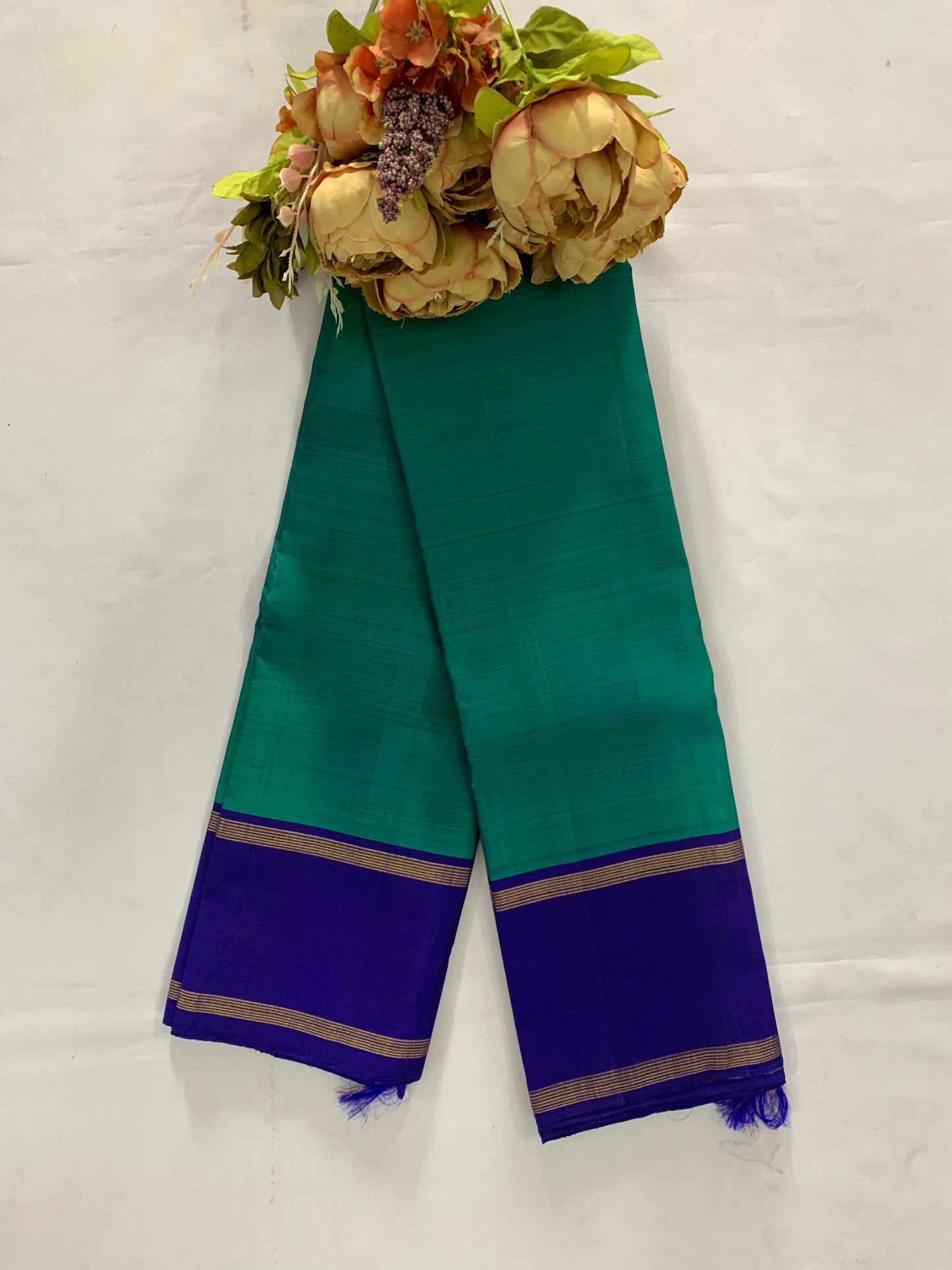 NVDHSSGB027 Green and Blue Dobby Handloom Silk Saree