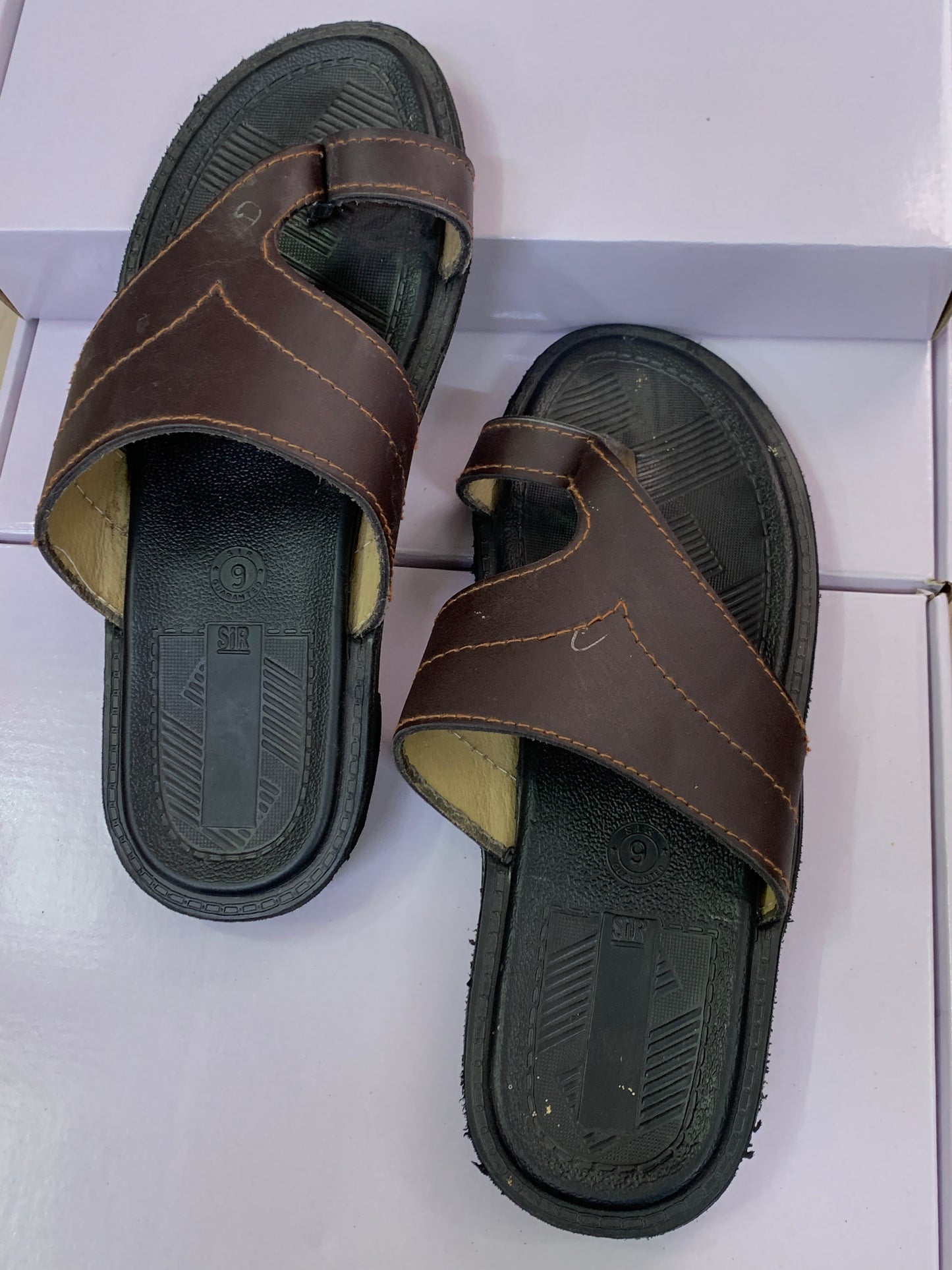 Rustic Elegance: Handcrafted Leather Men's Slippers